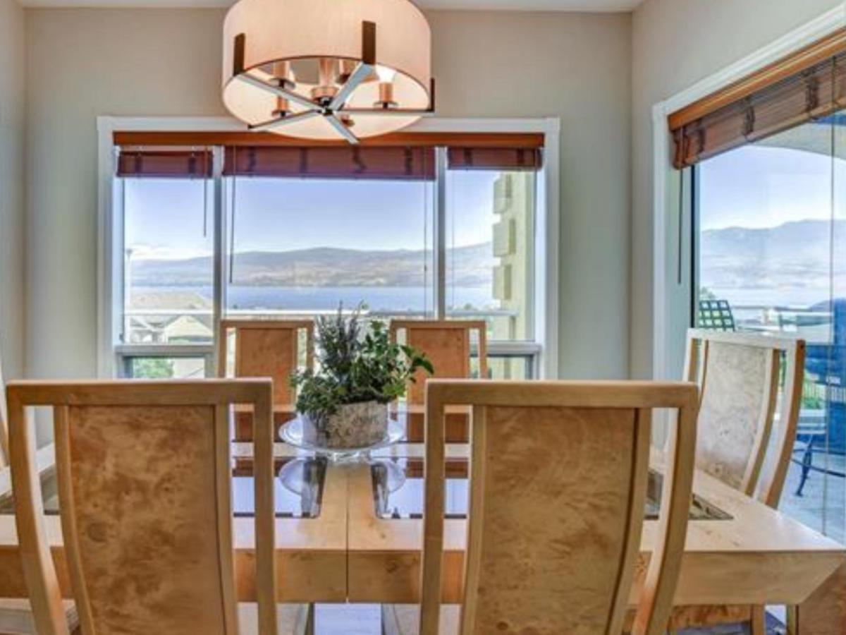 Lake View Yellow House By Winary Resort West Kelowna Extérieur photo