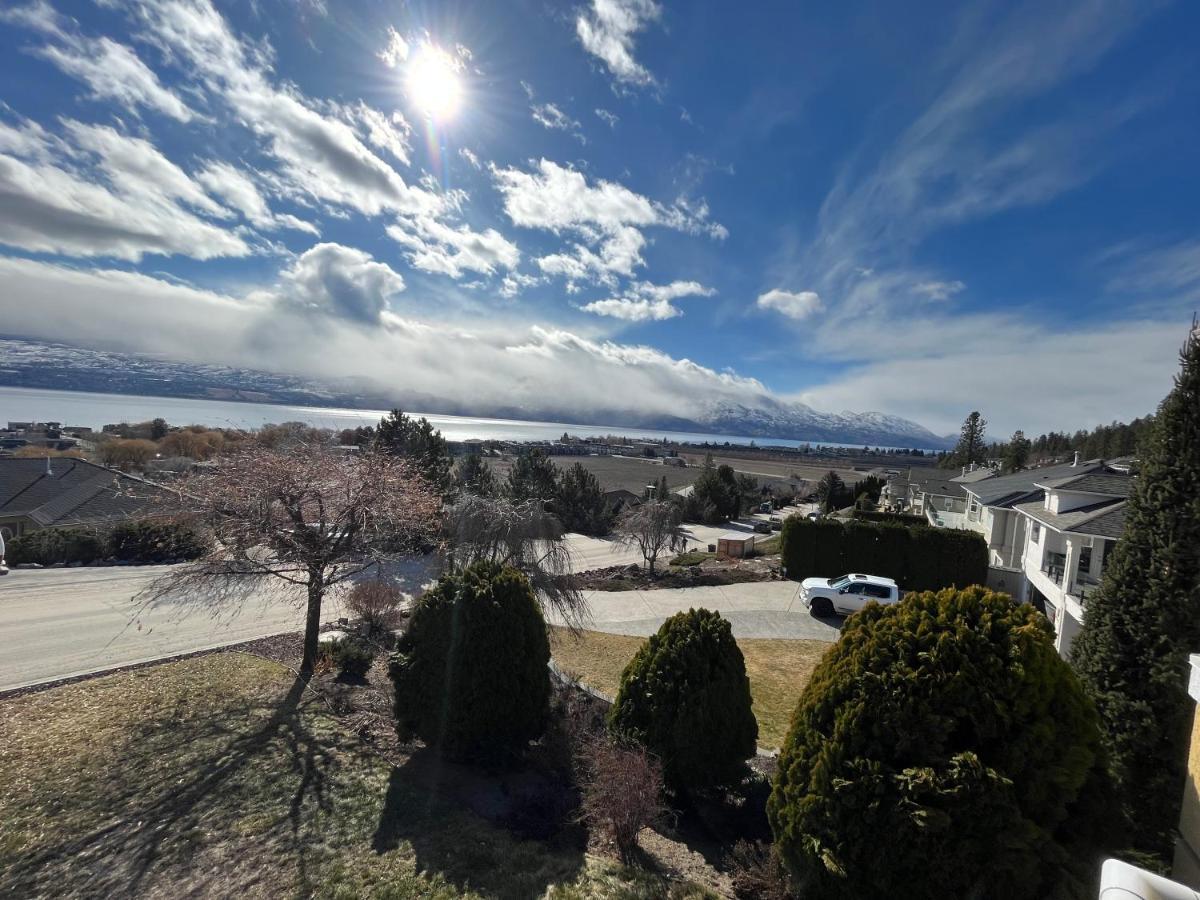 Lake View Yellow House By Winary Resort West Kelowna Extérieur photo