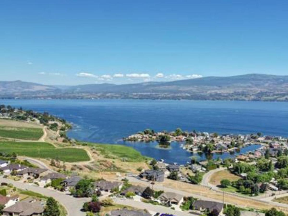 Lake View Yellow House By Winary Resort West Kelowna Extérieur photo