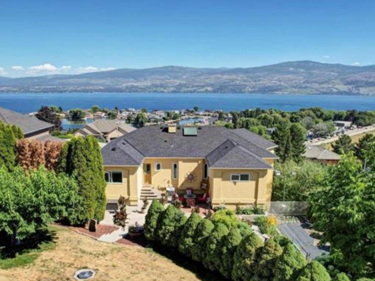 Lake View Yellow House By Winary Resort West Kelowna Extérieur photo