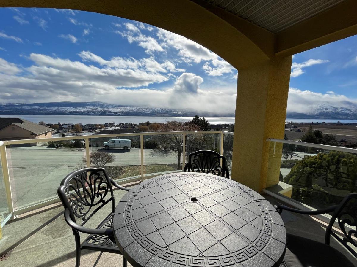 Lake View Yellow House By Winary Resort West Kelowna Extérieur photo