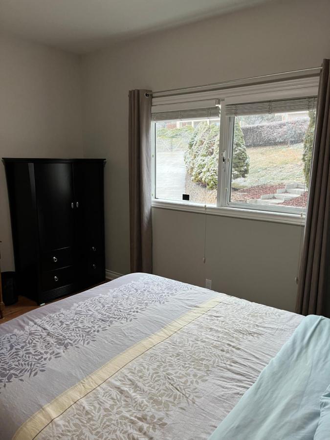 Lake View Yellow House By Winary Resort West Kelowna Extérieur photo