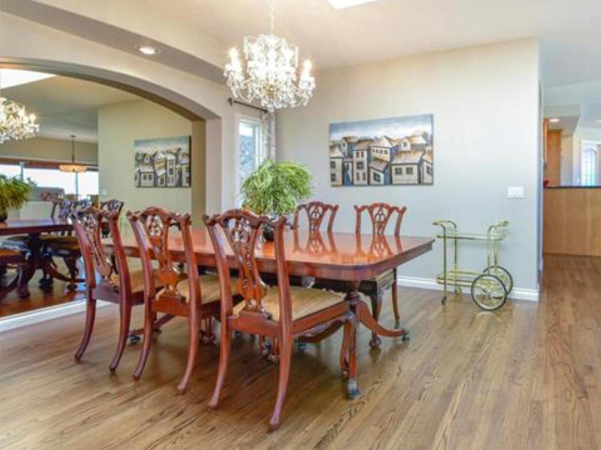 Lake View Yellow House By Winary Resort West Kelowna Extérieur photo