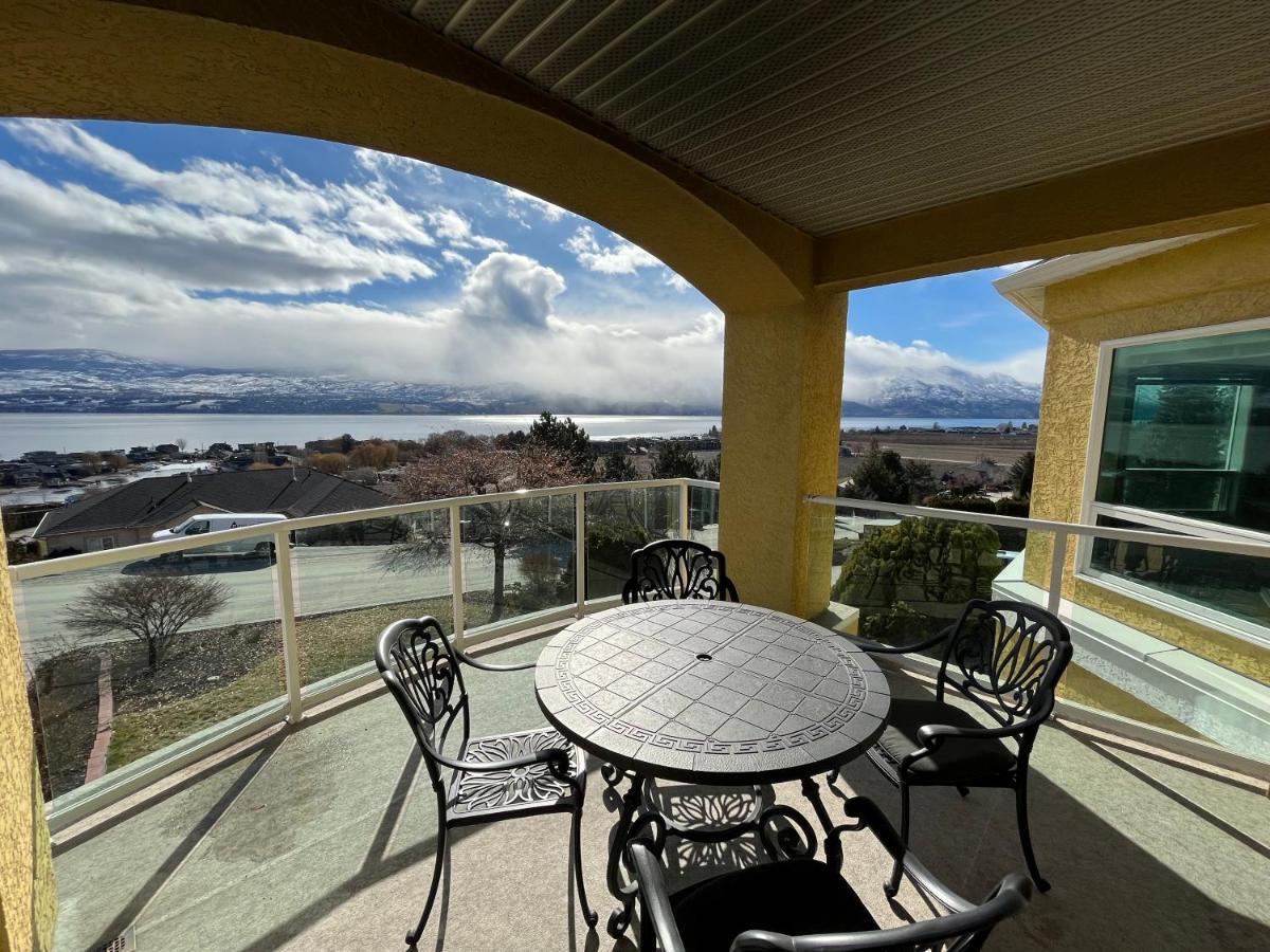 Lake View Yellow House By Winary Resort West Kelowna Extérieur photo