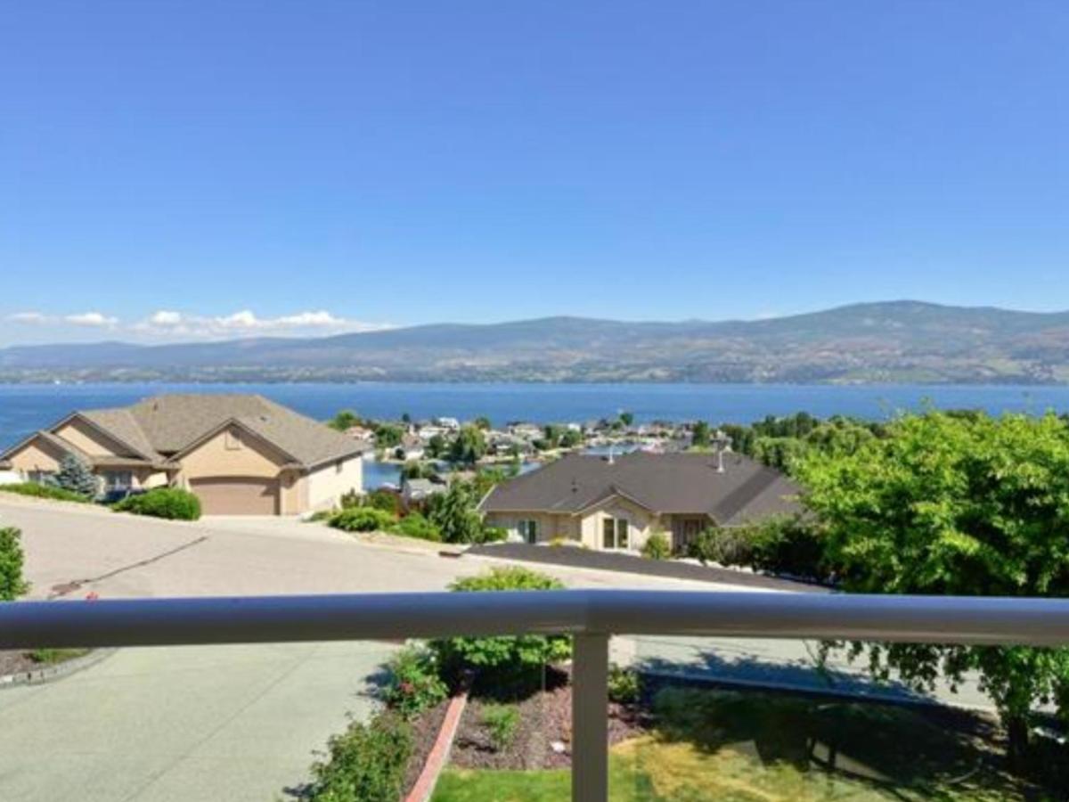 Lake View Yellow House By Winary Resort West Kelowna Extérieur photo